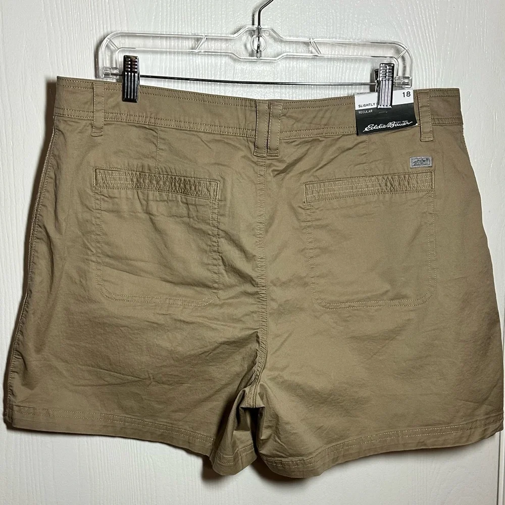 Eddie Bauer Womens Aspire Chino Shorts in Light Khaki